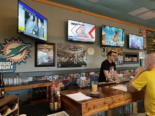 The Bat Cave Gastro Pub: A Review of Good and Bad