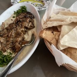 Cedars Cafe: A Delicious Fusion of Middle Eastern and Mediterranean Cuisine