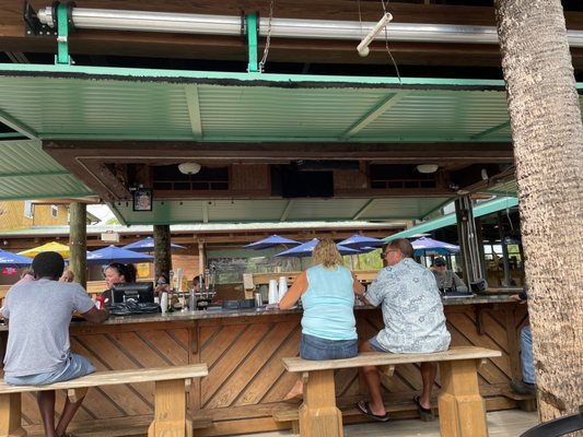 Grills Riverside Seafood Deck  Tiki Bar: A Delightful Dining Experience