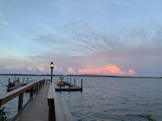 Grills Riverside Seafood Deck  Tiki Bar: A Delightful Dining Experience