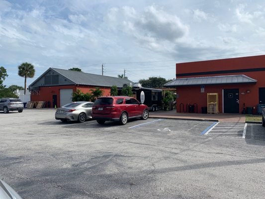 Intruck Coastal Bites: A Food Truck Delight in Melbourne, FL