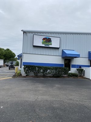 Delicious Pizza and Burgers at Doghouse Pizza in Melbourne, FL