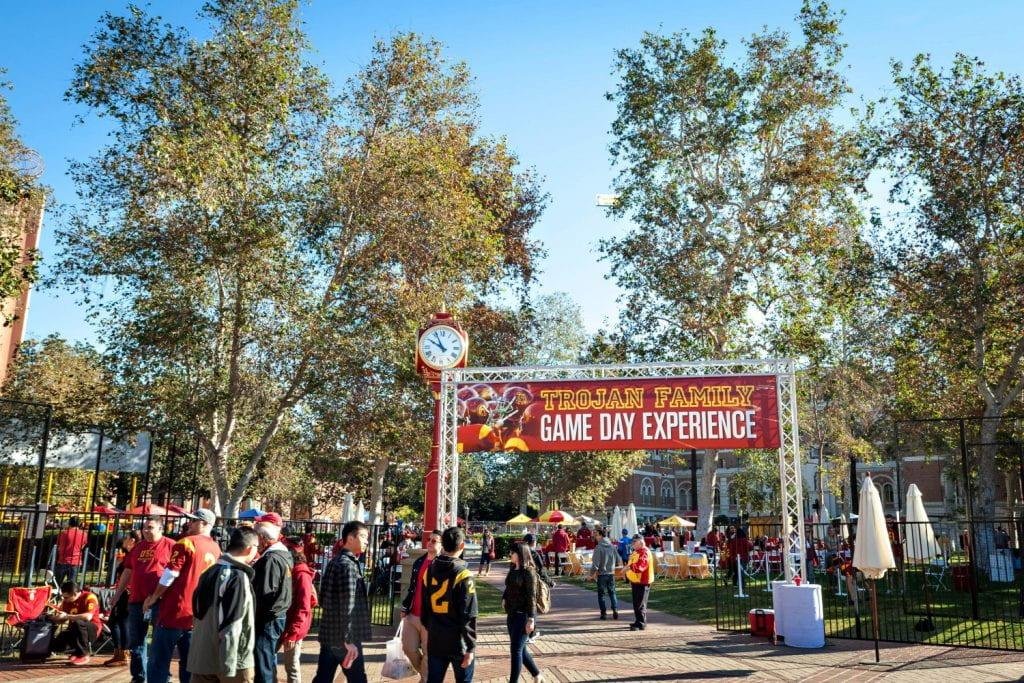 Game Day Experience:⁢ What Fans Can Expect‍ on‌ Saturday Afternoon