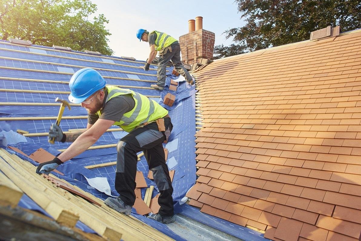 Safety Recommendations for Roofing Work Under Mild Weather Conditions