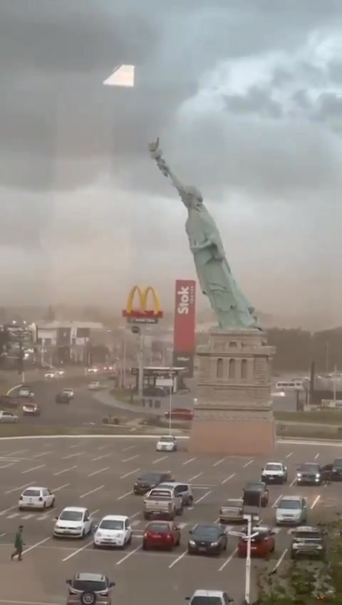WATCH: Replica of the Statue of Liberty topples due to strong winds in Guaíba, Brazil