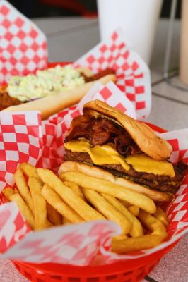 The Burger Inn: A Melbourne, FL Restaurant with Rave Reviews!