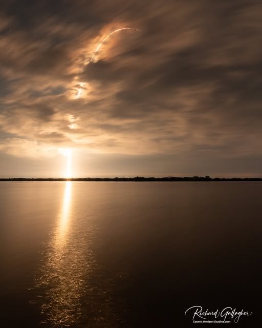 🚀Last Rocket launch of the year! Successful Starlink 12-6 launch tonight at 12:39am from LC-39A at KSC, FL.