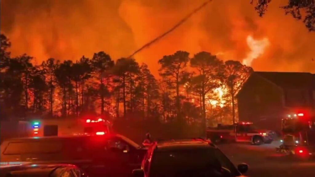 🚨#BREAKING : South Carolina is under a state of emergency with 175 wildfires raging, scorching 4,200 acres and endanger...