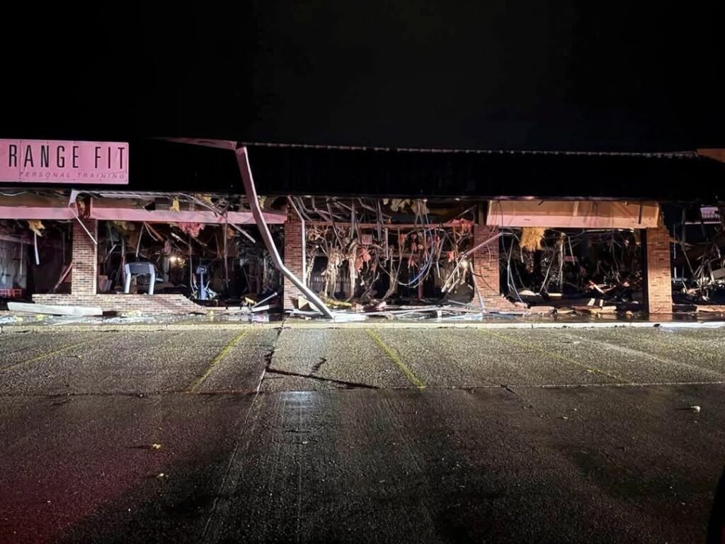 🚨 DEADLY TORNADOES STRIKE MIDWEST🚨 A dangerous tornado outbreak is unfolding across multiple states, with long-track,...