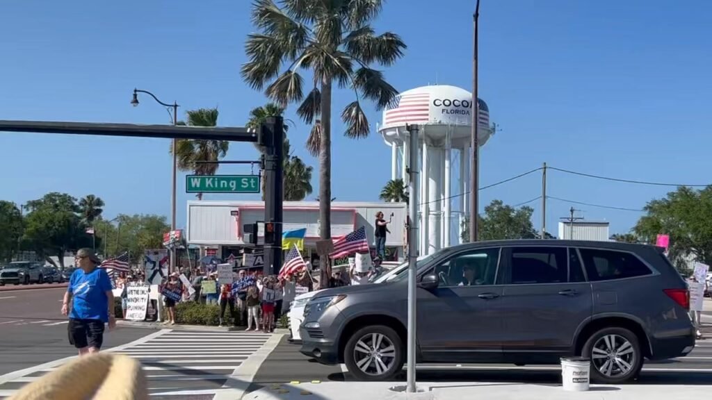 About 1000 protestors at US1 and 520 for the Hands Off National Protest