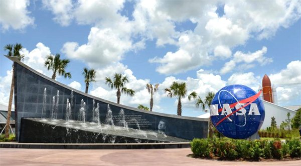 Kennedy Space Center Visitor Complex Offers Free Admission to Military Members for Armed Forces Week