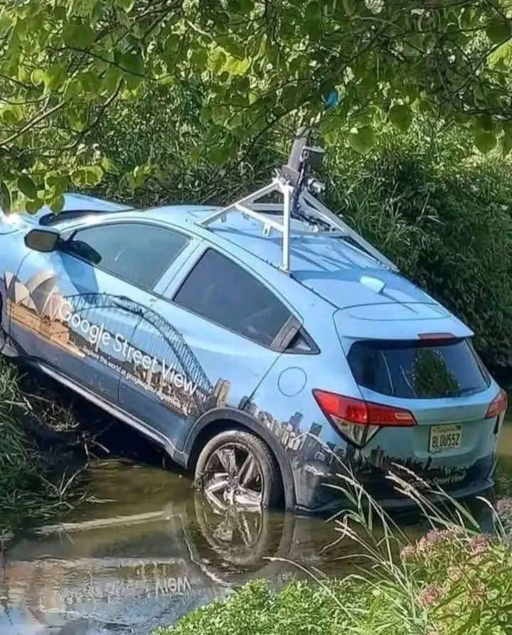 Google Maps car having difficulty navigating the streets of Florida. Coming soon…ditch view.