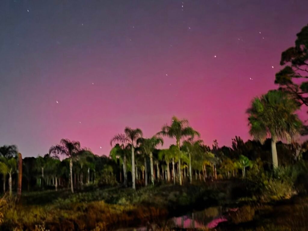 Northern lights as seen tonight from Merritt Island!