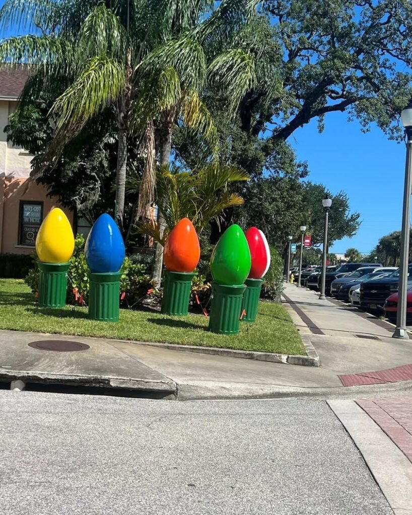 🎄 MELBOURNE: WHO STOLE THE GIANT CHRISTMAS BULBS? 🎄 Yes… this is real. Two massive holiday ornaments have vanished fro...
