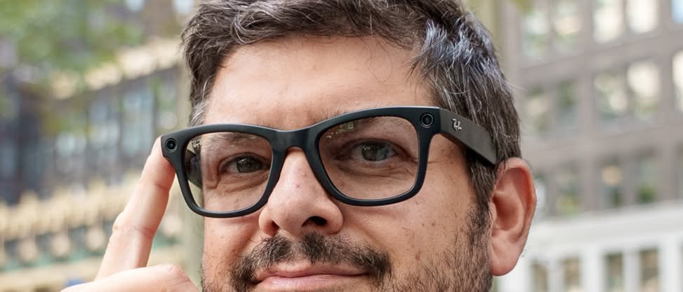 How do you feel when you notice someone around you wearing Meta smart glasses?