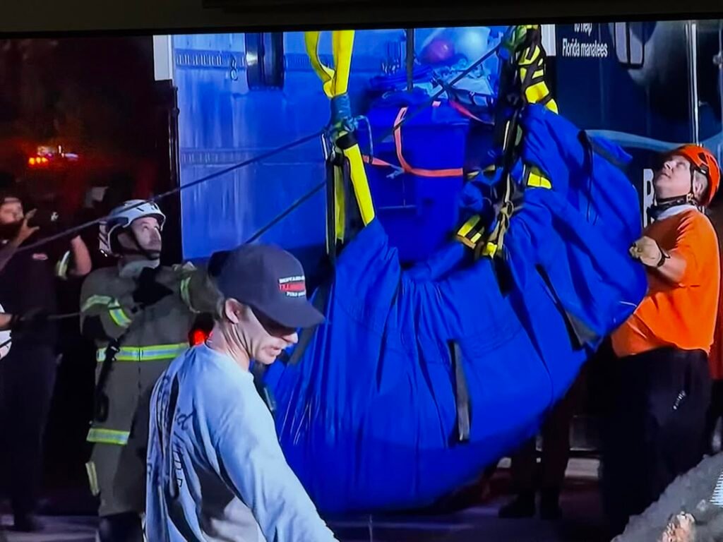 RESCUED! The manatee that was trapped in the storm drain in Melbourne Beach has finally been rescued!