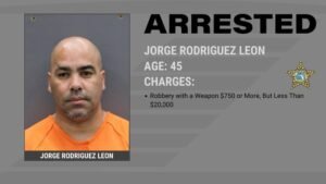 🚨𝐓𝐫𝐚𝐟𝐟𝐢𝐜 𝐂𝐫𝐚𝐬𝐡 𝐓𝐮𝐫𝐧𝐬 𝐢𝐧𝐭𝐨 𝐑𝐨𝐛𝐛𝐞𝐫𝐲🚨 What started as a traffic crash near West Hamilton Aven...