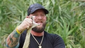 Treasure Coast neighbors find rattlesnake by their front door